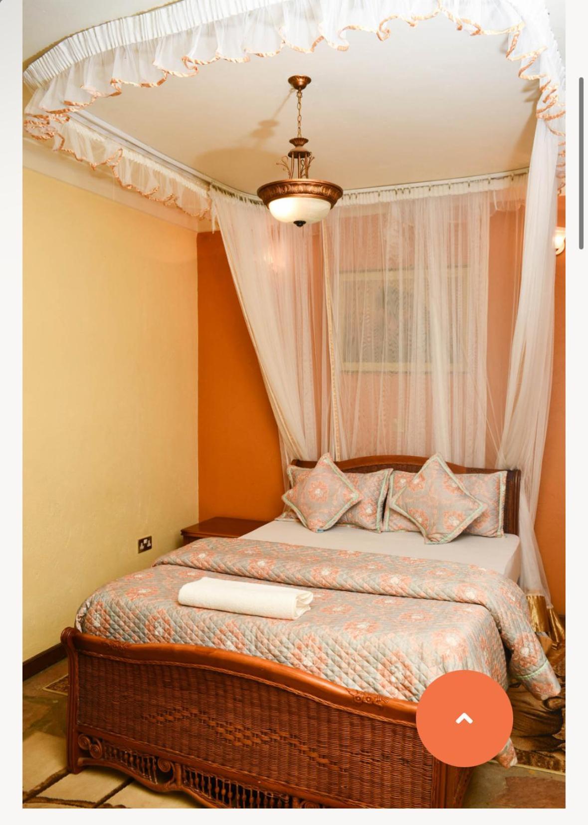 Country Lake Resort Garuga Ентебе Екстериор снимка