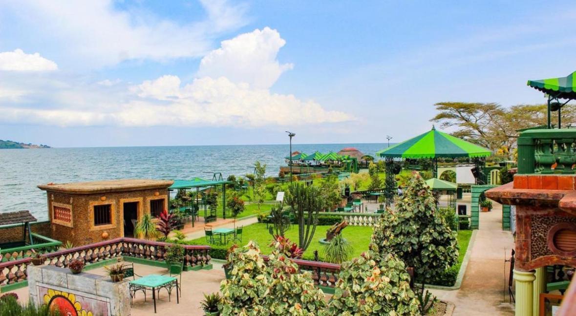 Country Lake Resort Garuga Ентебе Екстериор снимка