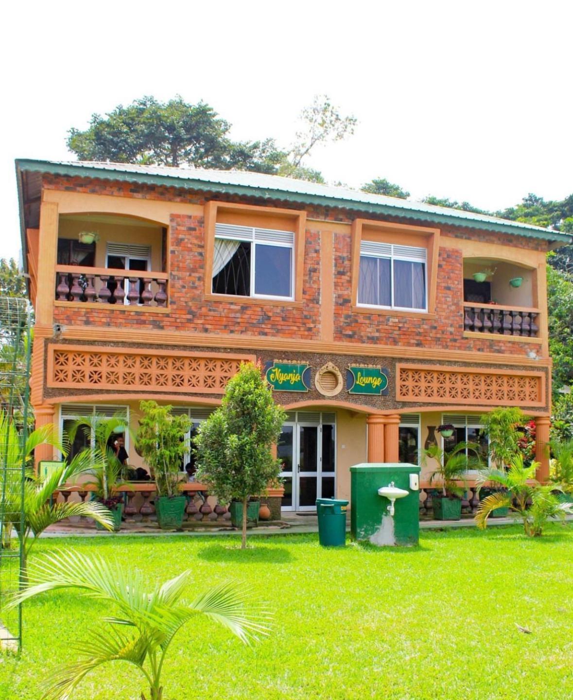 Country Lake Resort Garuga Ентебе Екстериор снимка